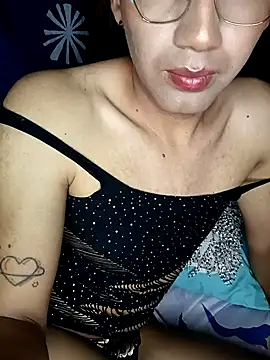 Snapshot of karola_horny chatting on 10.15.25 karola horny online show from 10.15.25