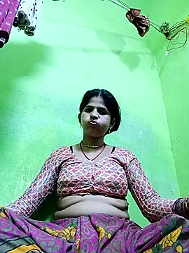 Snapshot of Karishma_cute chatting on 10.15.25 Karishma cute online show from 10.15.25