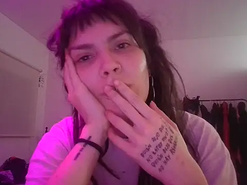 Snapshot of miapink33 chatting on 10.23.25 miapink33 online show from 10.23.25