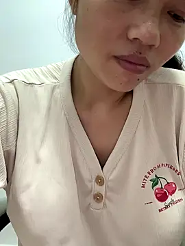Snapshot of Nini-cn chatting on 10.17.25 Nini-cn online show from 10.17.25