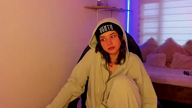 Emily Lindey online show from 10.26.25