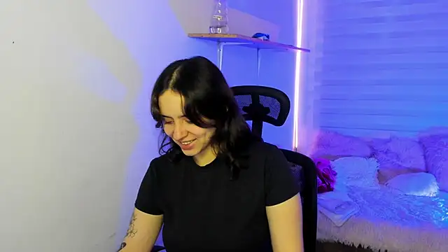 Emily Lindey online show from 11.16.25