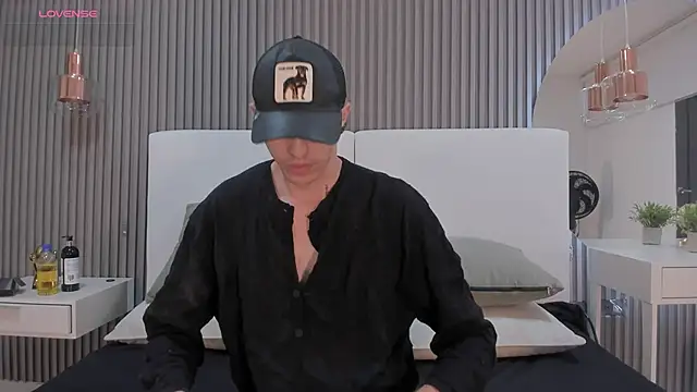 Snapshot of The_russo_ chatting on 10.18.25 The russo online show from 10.18.25