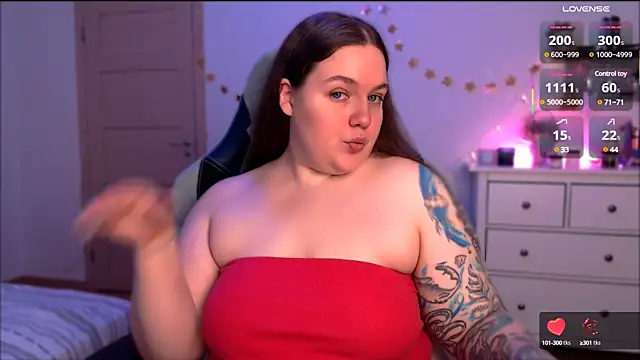 Snapshot of SummerTina chatting on 02.22.25 SummerTina online show from 02.22.25