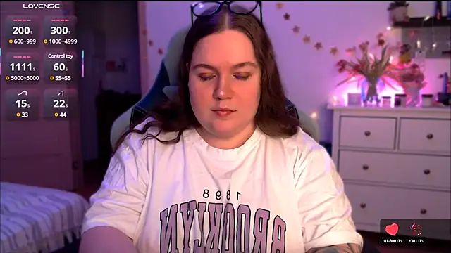 Snapshot of SummerTina chatting on 03.17.25 SummerTina online show from 03.17.25