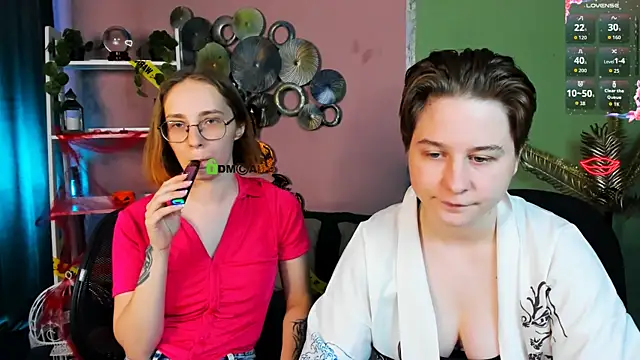 Snapshot of evalora_vei chatting on 10.20.25 evalora vei online show from 10.20.25