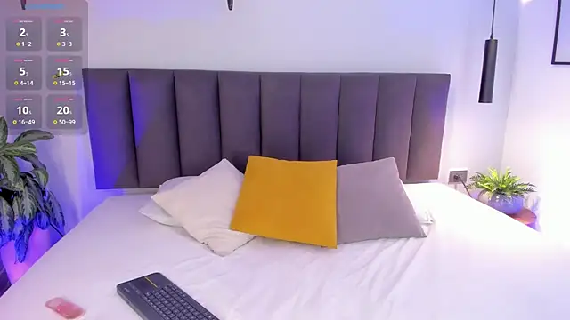 Snapshot of AilanaCortes chatting on 10.21.25 AilanaCortes online show from 10.21.25