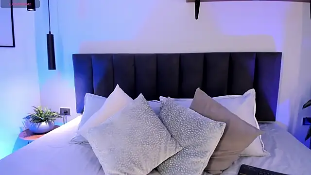 Snapshot of AilanaCortes chatting on 11.19.25 AilanaCortes online show from 11.19.25