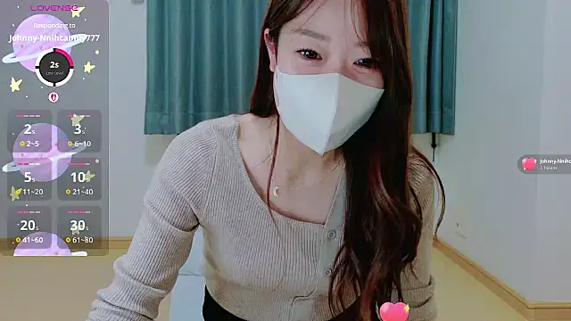 Snapshot of TSUKI_circle chatting on 10.24.25 TSUKI circle online show from 10.24.25