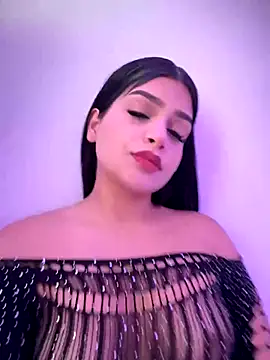 Snapshot of Lucianacuoper chatting on 10.29.25 Lucianacuoper online show from 10.29.25