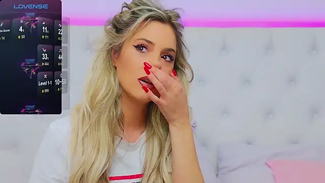 Snapshot of AriannaSins chatting on 12.29.24 AriannaSins online show from 12.29.24