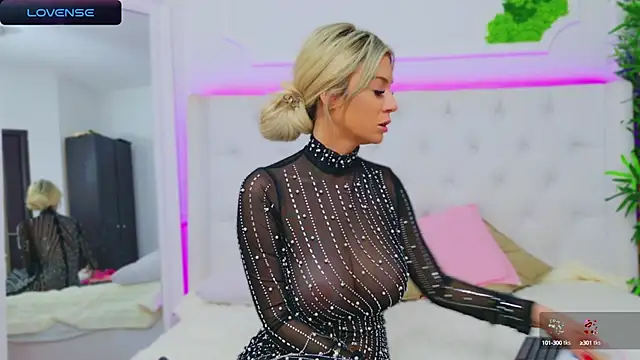 Snapshot of AriannaSins chatting on 01.04.25 AriannaSins online show from 01.04.25