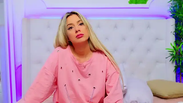 Snapshot of AriannaSins chatting on 01.13.25 AriannaSins online show from 01.13.25