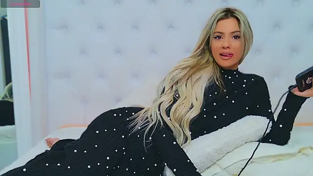 Snapshot of AriannaSins chatting on 01.24.25 AriannaSins online show from 01.24.25