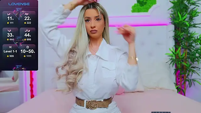 Snapshot of AriannaSins chatting on 02.11.25 AriannaSins online show from 02.11.25