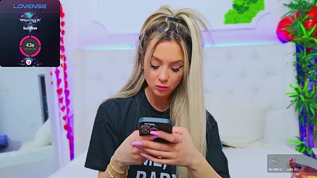 Snapshot of AriannaSins chatting on 02.19.25 AriannaSins online show from 02.19.25