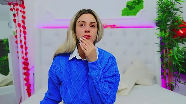 Snapshot of AriannaSins chatting on 02.26.25 AriannaSins online show from 02.26.25