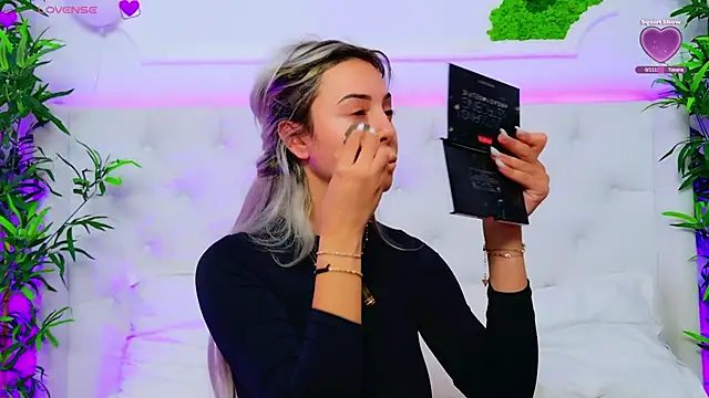 Snapshot of AriannaSins chatting on 10.07.25 AriannaSins online show from 10.07.25