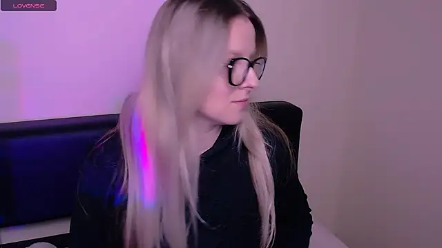 AllaLeomz online show from 10.21.25