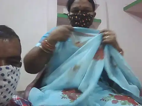 Snapshot of Divyad chatting on 11.15.25 Divyad online show from 11.15.25