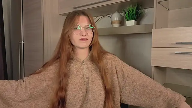 Snapshot of RachelColli chatting on 11.02.25 RachelColli online show from 11.02.25