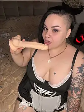 Snapshot of Milfame chatting on 10.30.25 Milfame online show from 10.30.25