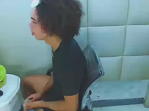 WinnyBarness online show from 10.24.25