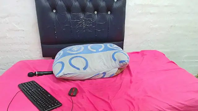 DaisyGirlxx online show from 11.17.25