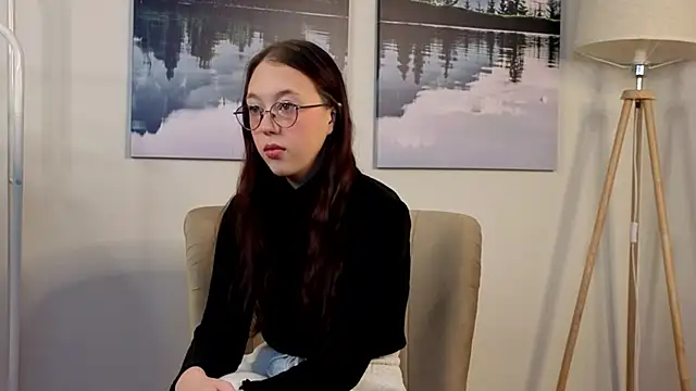 Snapshot of VenaAnge chatting on 10.17.25 VenaAnge online show from 10.17.25