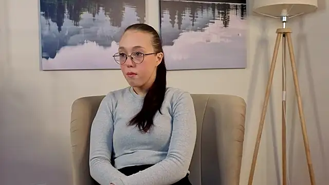 Snapshot of VenaAnge chatting on 10.18.25 VenaAnge online show from 10.18.25