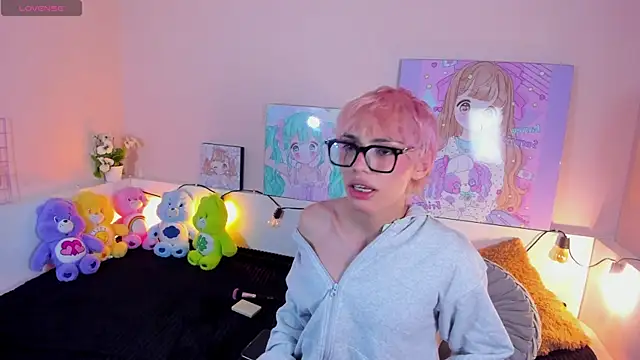 Strawberry Kitty  online show from 10.21.25