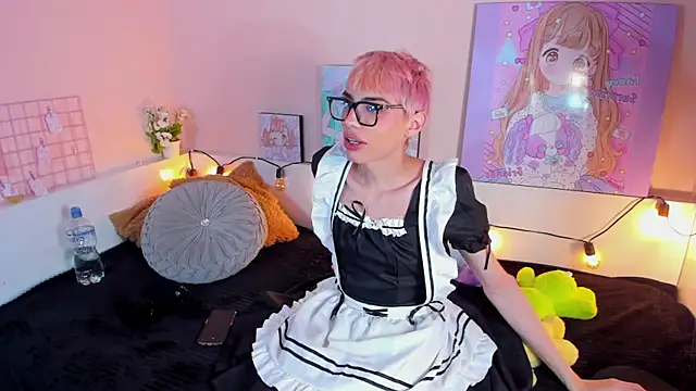 Strawberry Kitty  online show from 11.02.25