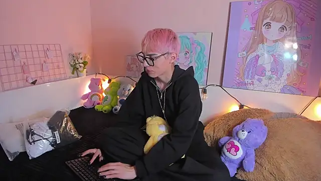 Strawberry Kitty  online show from 11.06.25