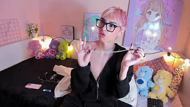 Strawberry Kitty  online show from 11.13.25