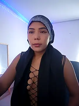 Snapshot of leila-ademuz28 chatting on 10.19.25 leila-ademuz28 online show from 10.19.25