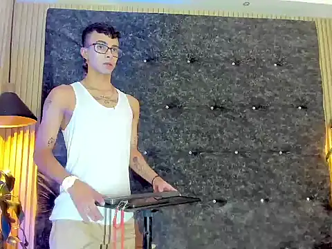 the fenix boy online show from 10.23.25