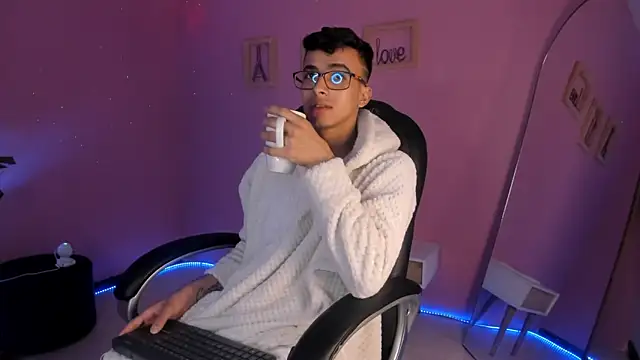 the fenix boy online show from 12.02.25