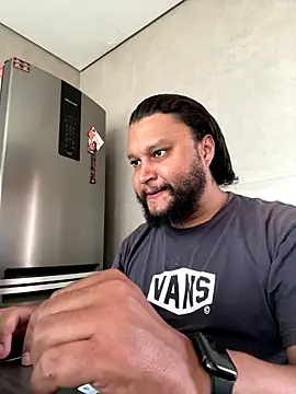 Snapshot of LoboCachorro chatting on 10.30.25 LoboCachorro online show from 10.30.25