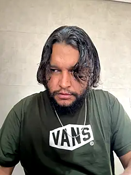 Snapshot of LoboCachorro chatting on 10.31.25 LoboCachorro online show from 10.31.25