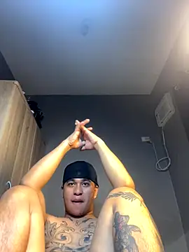 Snapshot of Sweet_Guy_tattoo chatting on 11.01.25 Sweet Guy tattoo online show from 11.01.25