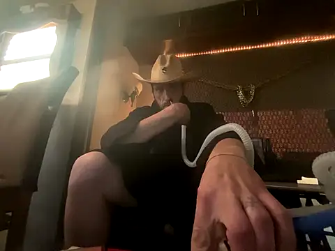 Snapshot of juancarloshunnit chatting on 11.15.25 juancarloshunnit online show from 11.15.25