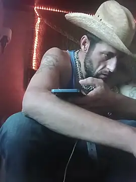 Snapshot of juancarloshunnit chatting on 11.16.25 juancarloshunnit online show from 11.16.25