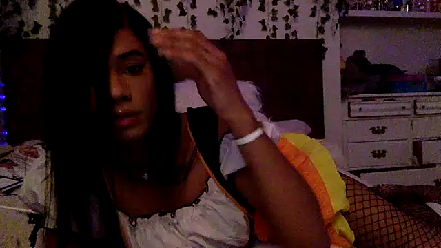 Snapshot of tweencumslut chatting on 10.23.25 tweencumslut online show from 10.23.25