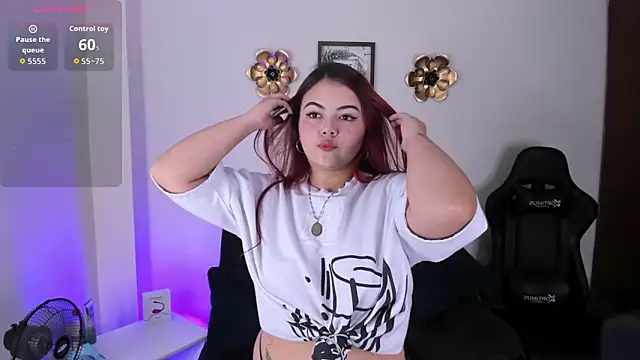 Snapshot of Zoe_love14 chatting on 10.30.25 Zoe love14 online show from 10.30.25