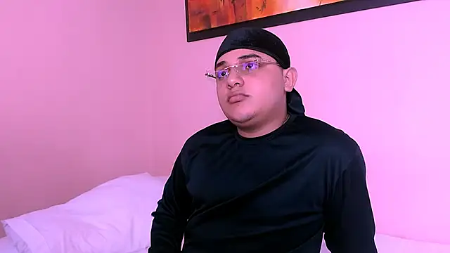 Snapshot of Santo_Pecado_ chatting on 10.23.25 Santo Pecado online show from 10.23.25