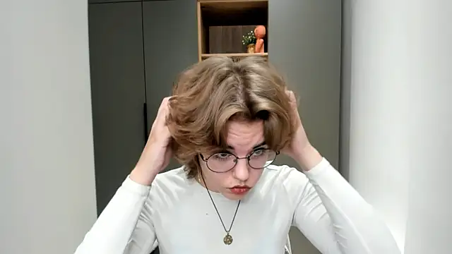 Snapshot of MelodyBaur chatting on 10.24.25 MelodyBaur online show from 10.24.25