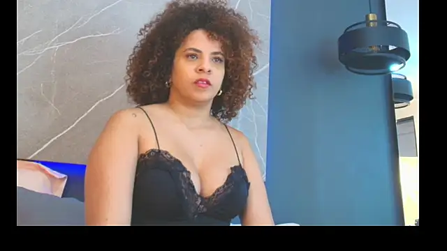 Snapshot of CloePeterson chatting on 11.07.25 CloePeterson online show from 11.07.25