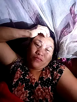 Snapshot of chich-bong chatting on 11.11.25 chich-bong online show from 11.11.25