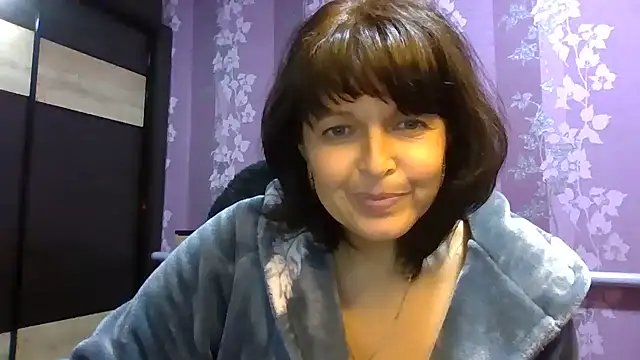 Snapshot of CountessLuna chatting on 10.27.25 CountessLuna online show from 10.27.25