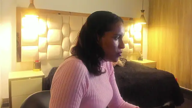 Snapshot of HalimaAhmed chatting on 10.29.25 HalimaAhmed online show from 10.29.25